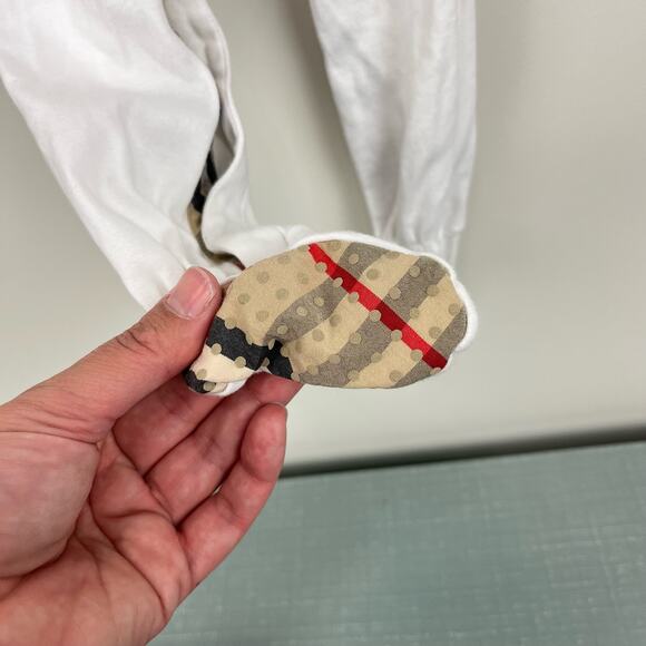 Burberry Baby White Footie & Bib Set 6 Months - Picture 12 of 14